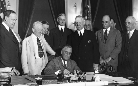 0915 | 美国《格拉斯—斯蒂格尔法案》