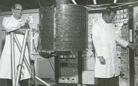 1023 | 世界上第一份航天保险契约