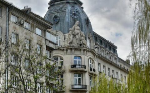 1002 | 保加利亚实行保险国有化