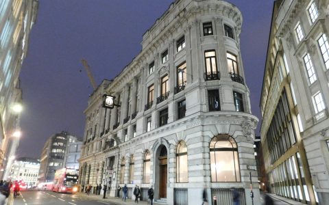 1118 | 英国最老的保险公司被兼并